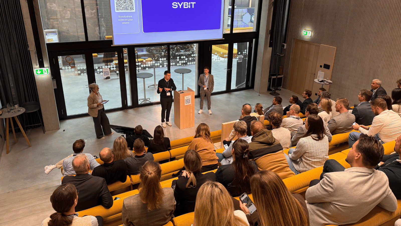 Andreas Sigl from Tadano alongside Jahn Lossmann from SYBIT in front of a packed audience.
